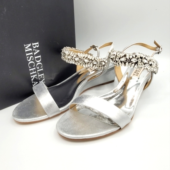 Badgley Mischka Larisa wedges, Silver, NIB - Picture 1 of 9